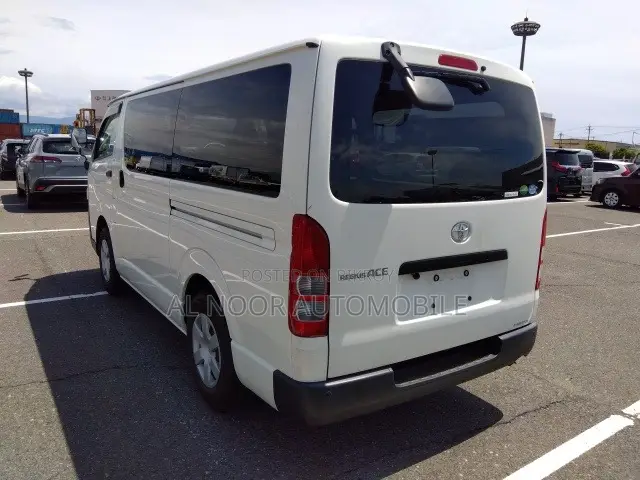 Toyota HiAce 2021 White