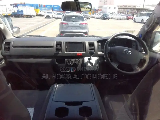 Toyota HiAce 2021 White