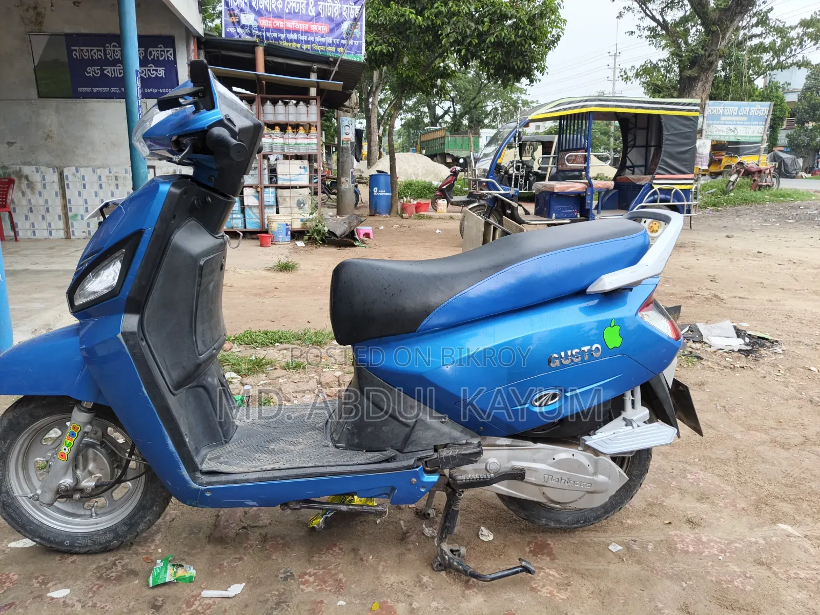 Mahindra Gusto 2017 Blue