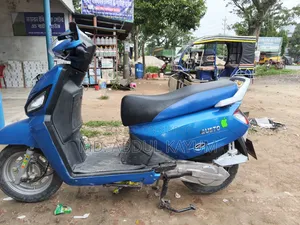 Mahindra Gusto 2017 Blue