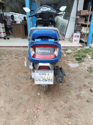 Mahindra Gusto 2017 Blue