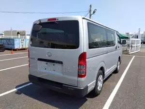 Toyota HiAce 2021 Silver