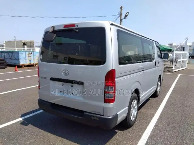 Toyota HiAce 2021 Silver