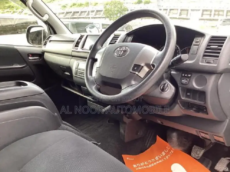 Toyota HiAce 2021 Silver