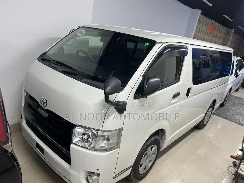 Toyota HiAce 2021 White