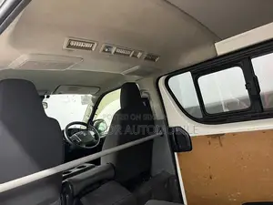 Toyota HiAce 2021 White