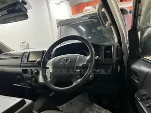 Toyota HiAce 2021 White