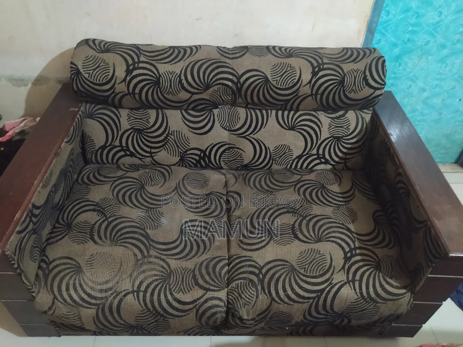 5-seater old sofa