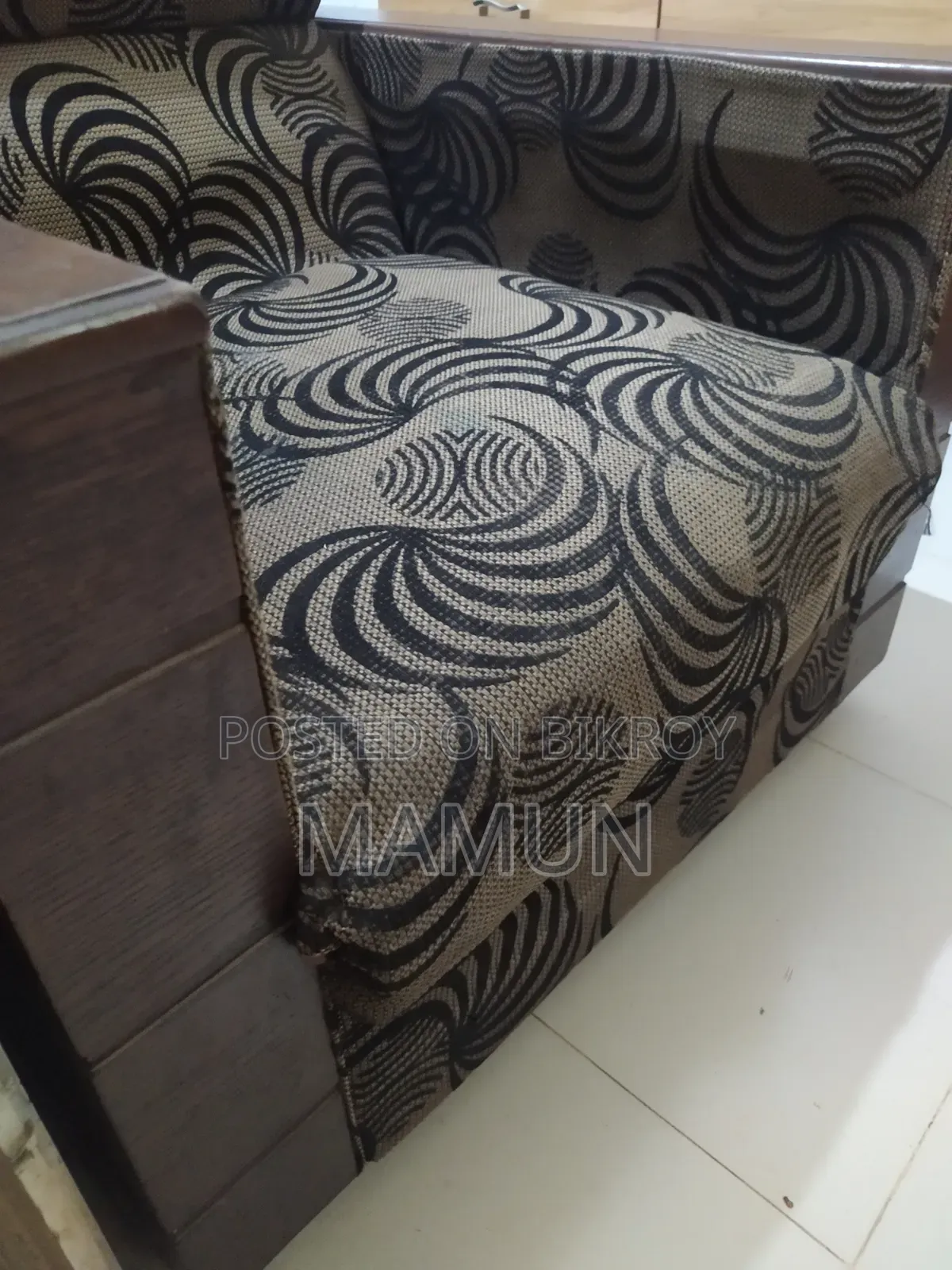 5-seater old sofa