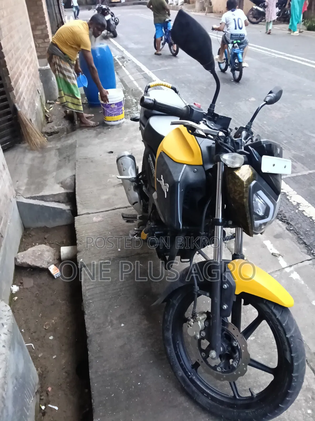 TVS Raider 125 2024 Yellow