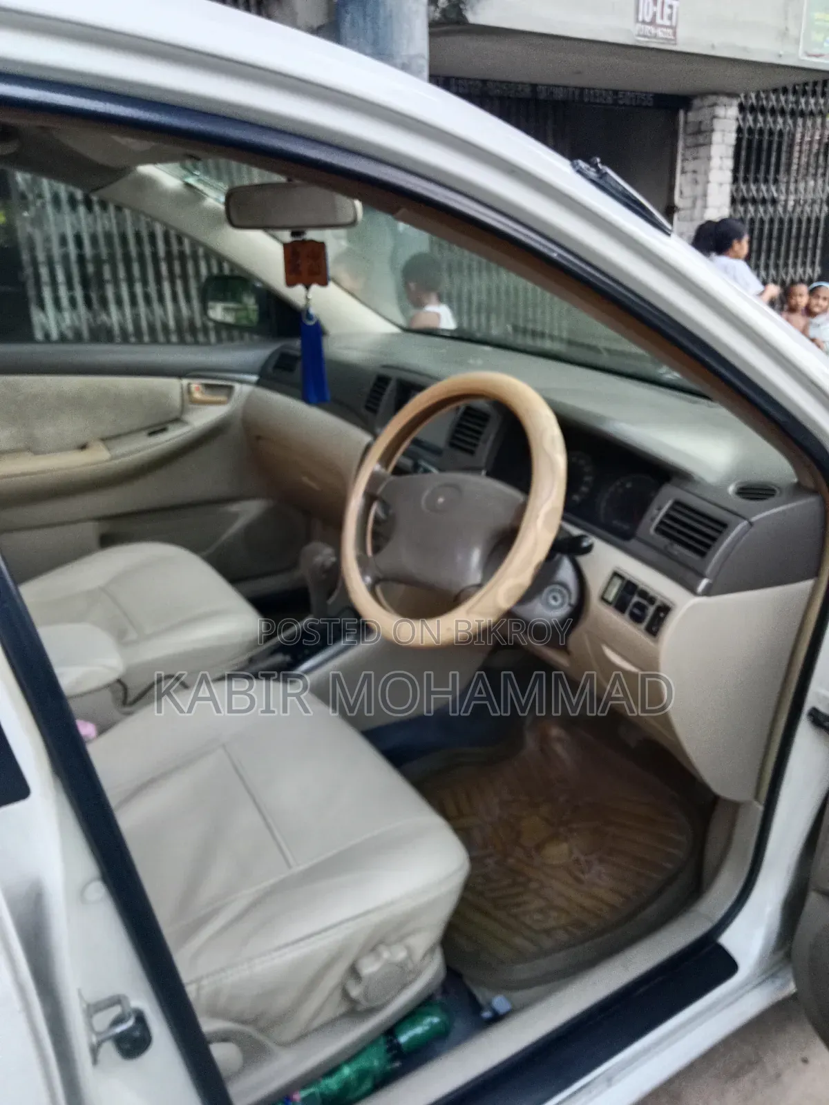 টয়োটা করোলা সেডান অটোমেটিক ২০০৪ সাদা