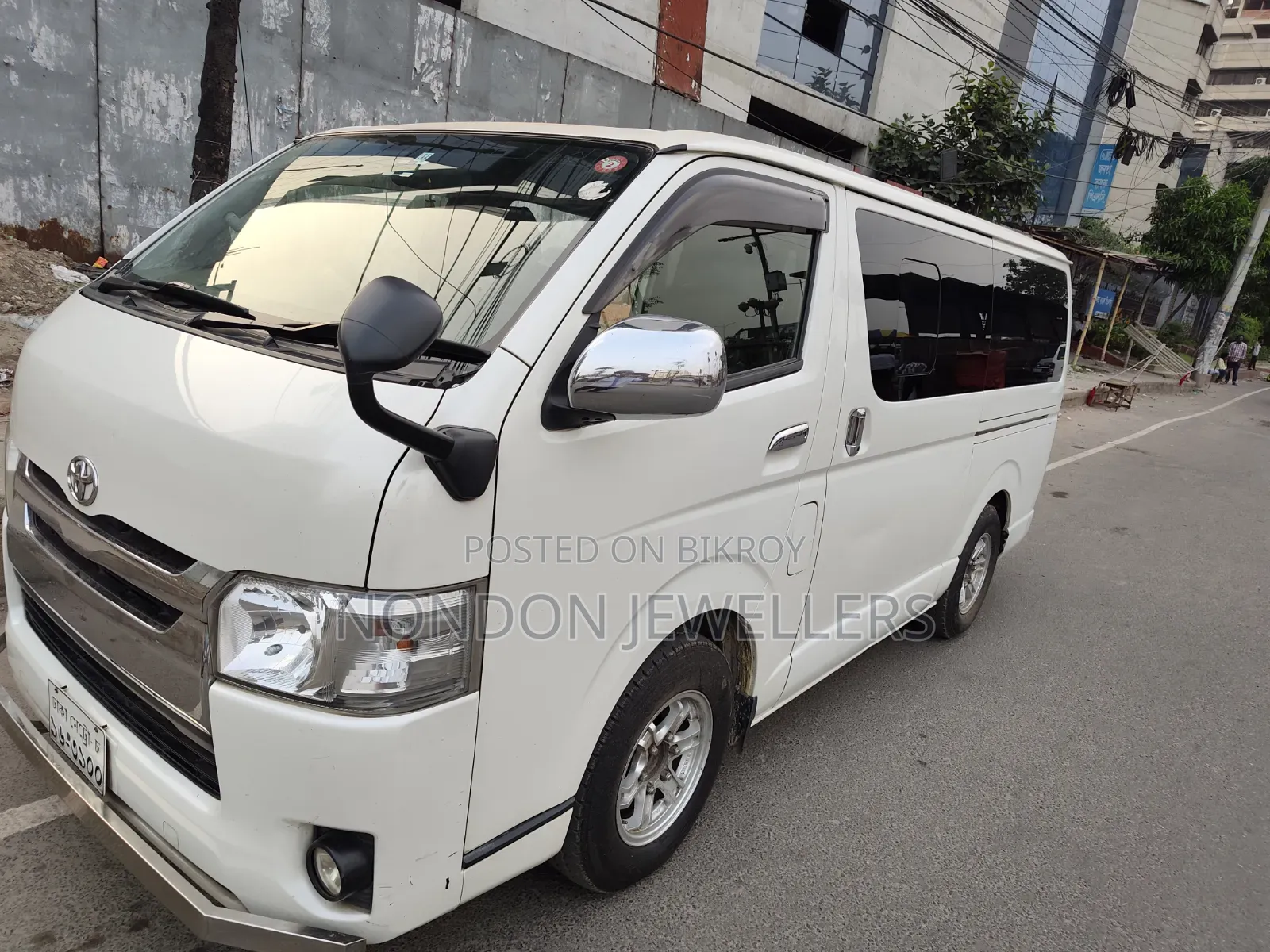 Toyota HiAce 2015 Pearl