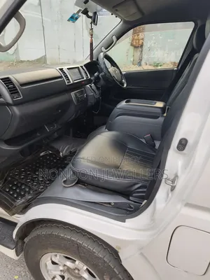 Toyota HiAce 2015 Pearl