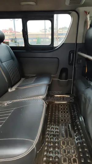 Toyota HiAce 2015 Pearl