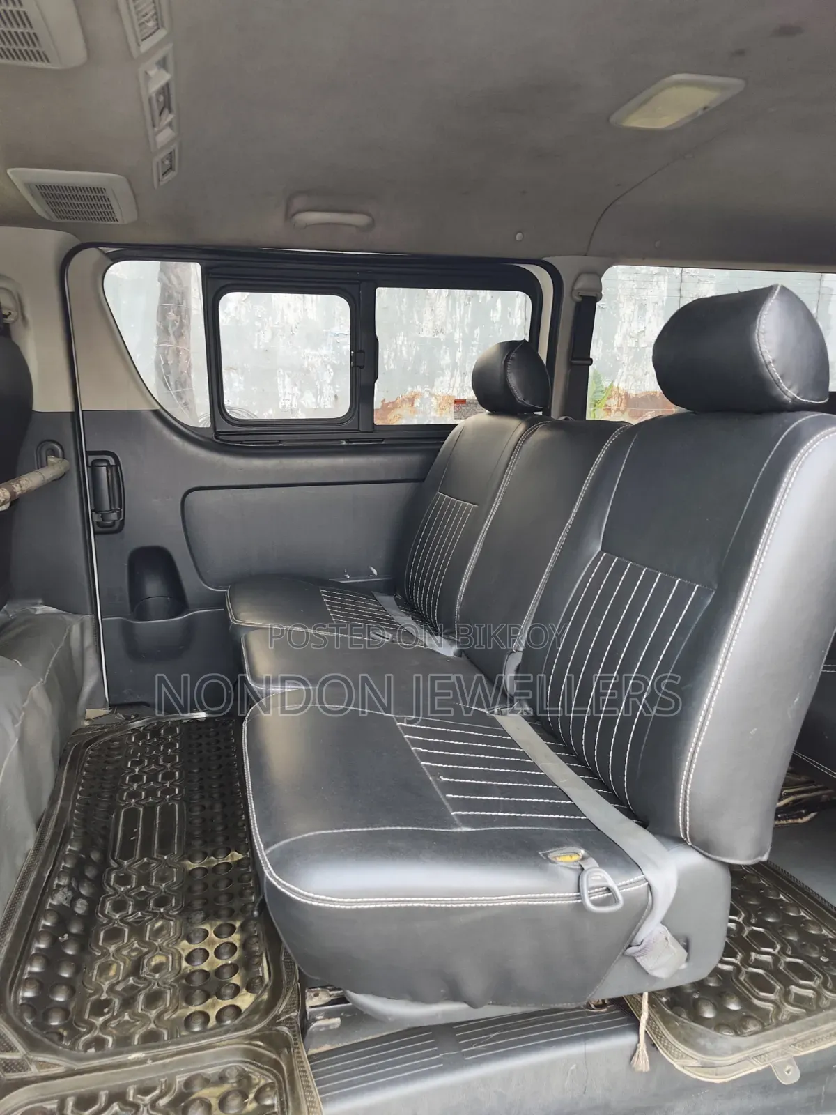 Toyota HiAce 2015 Pearl