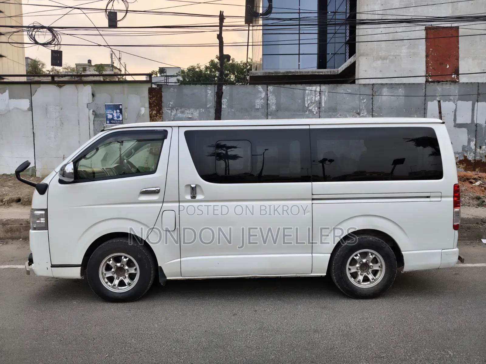 Toyota HiAce 2015 Pearl