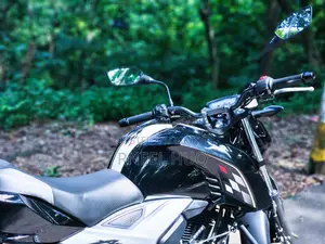 TVS Apache RTR 160 4V 2025 Black