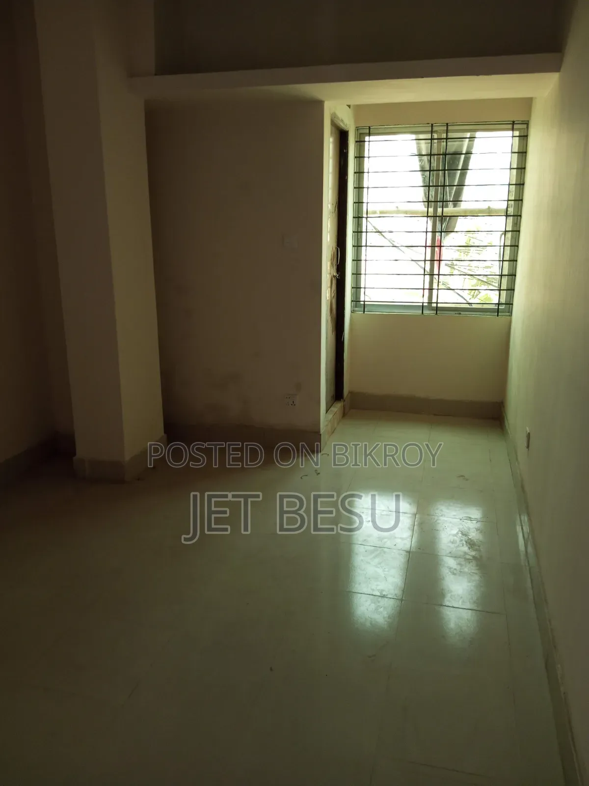 Ground floor office for IT professionals near Metro Station available from 1 July