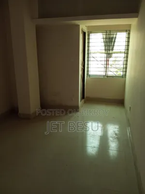 Ground floor office for IT professionals near Metro Station available from 1 July