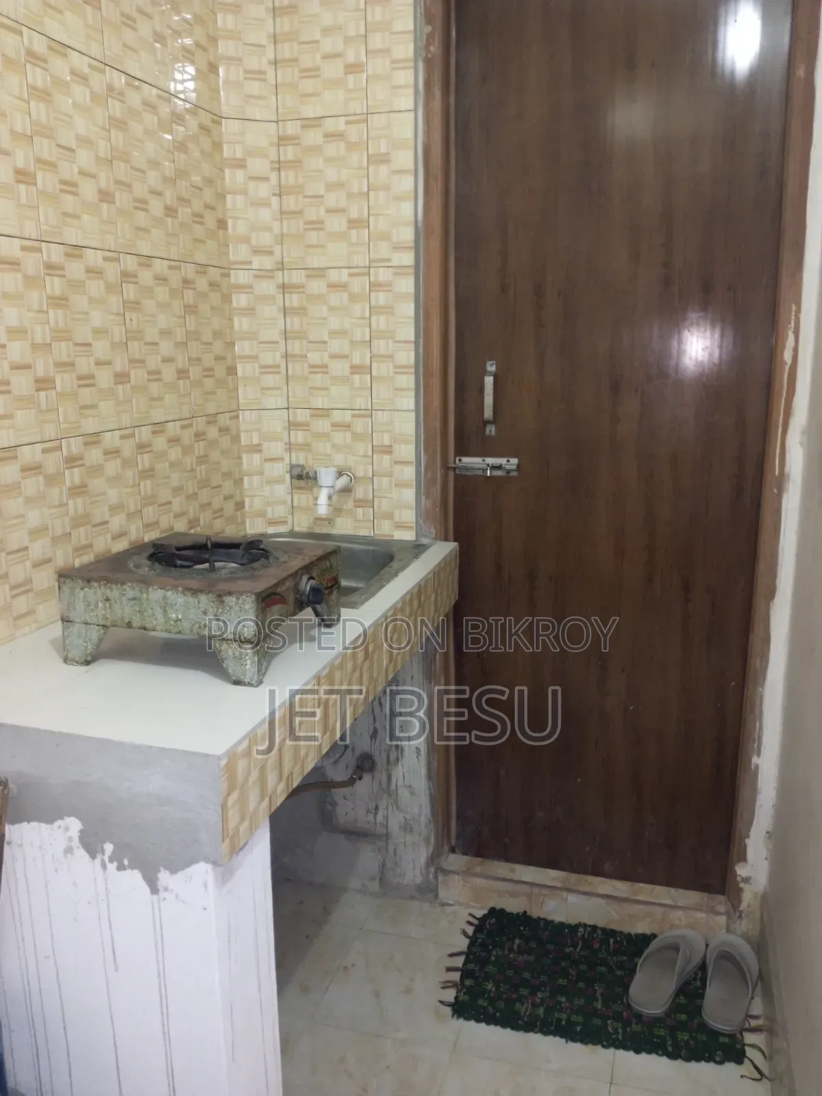 Ground floor office for IT professionals near Metro Station available from 1 July