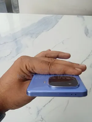 আইকিউওও ২৫৬ জিবি ব্লু