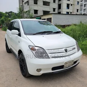টয়োটা আইএসটি ২০০৪ হোয়াইট