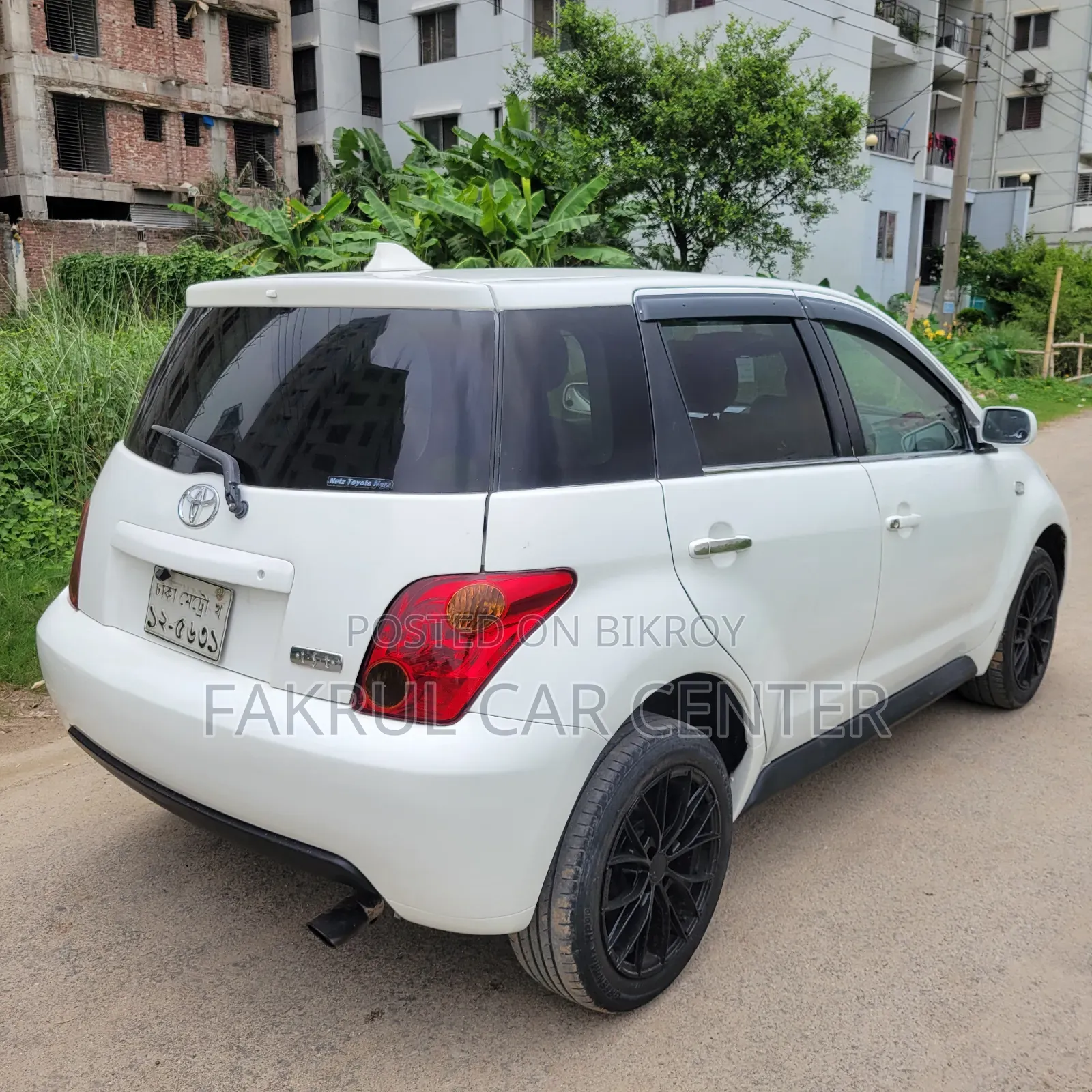 টয়োটা আইএসটি ২০০৪ হোয়াইট