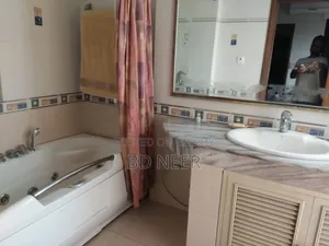 গুলশানে ভাড়ার জন্য ফার্নিশড ৩ বেডরুমের অ্যাপার্টমেন্ট