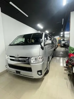 Toyota HiAce 2021 Silver