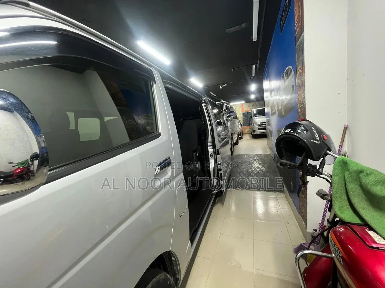 Toyota HiAce 2021 Silver