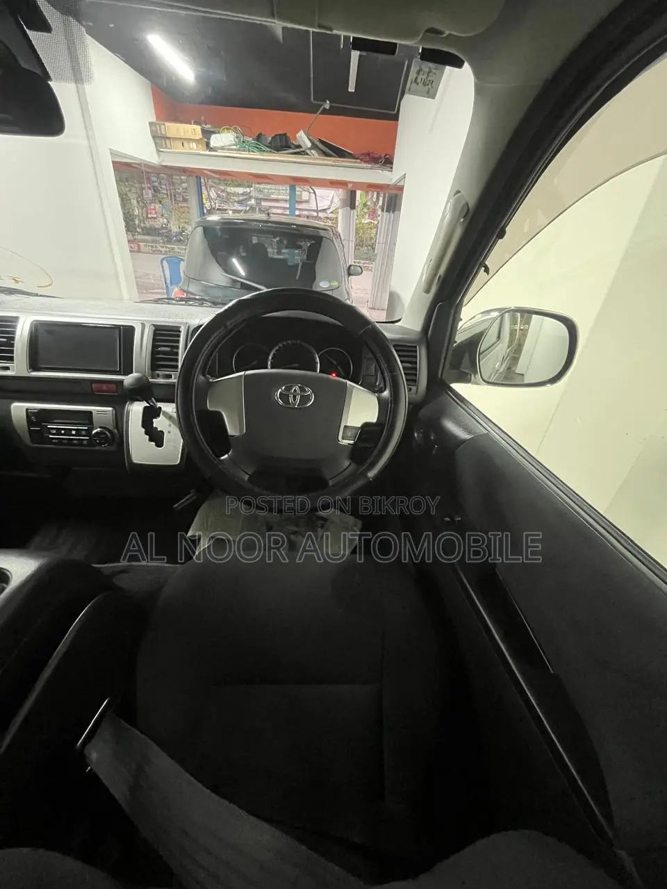 Toyota HiAce 2021 Silver