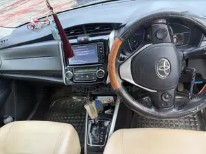 Toyota Corolla Fielder 1.5 Hybrid FWD 2017 White