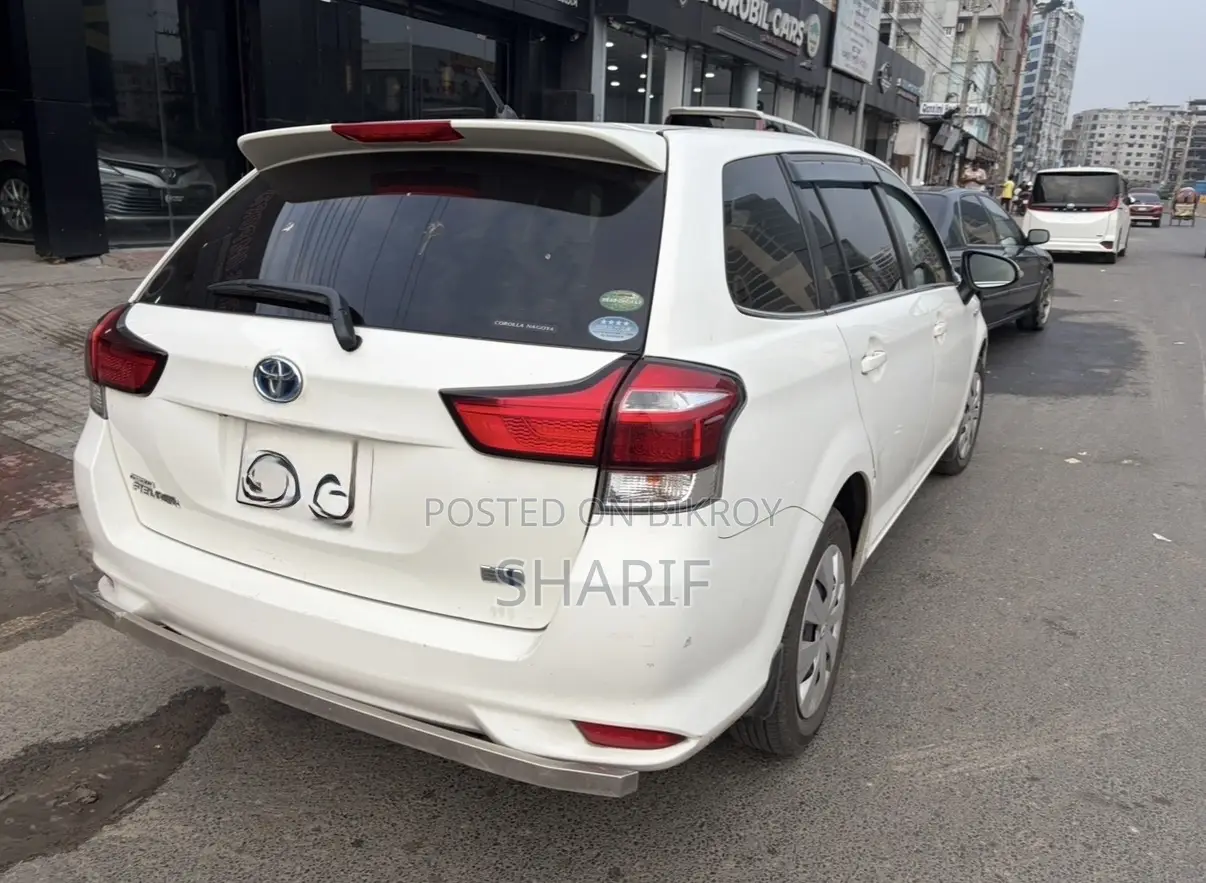 Toyota Corolla Fielder 1.5 Hybrid FWD 2017 White