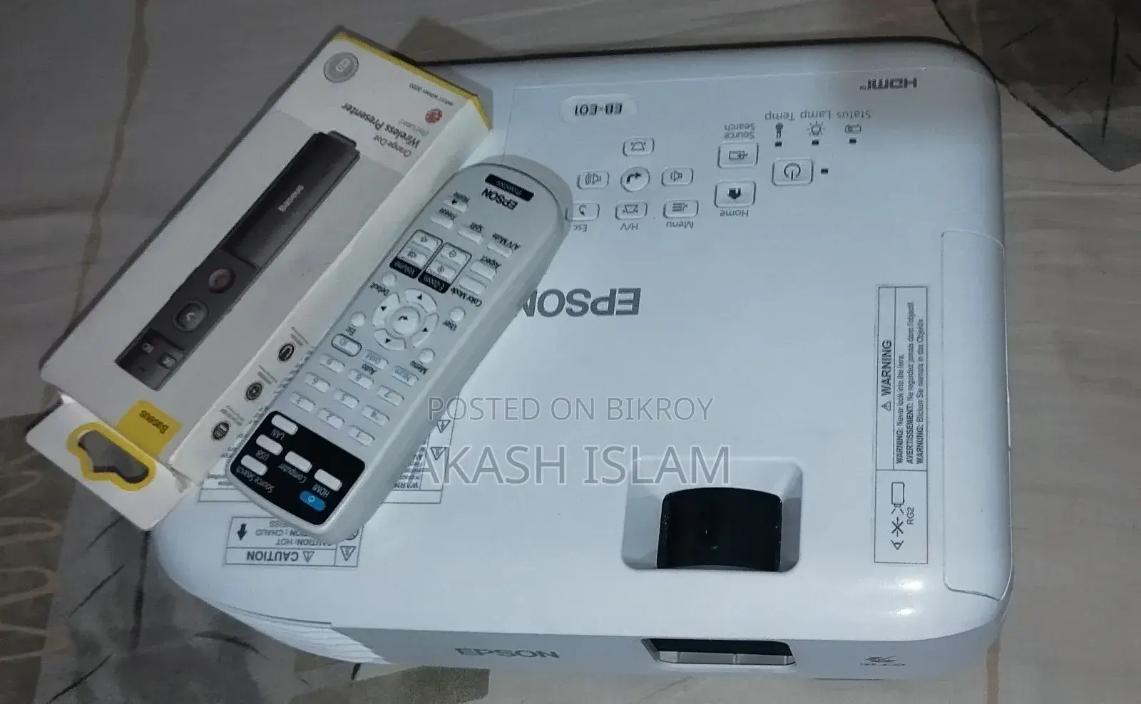 Epson EB-E01 3LCD XGA 3300 Lumens Projector