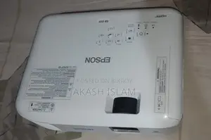 Epson EB-E01 3LCD XGA 3300 Lumens Projector