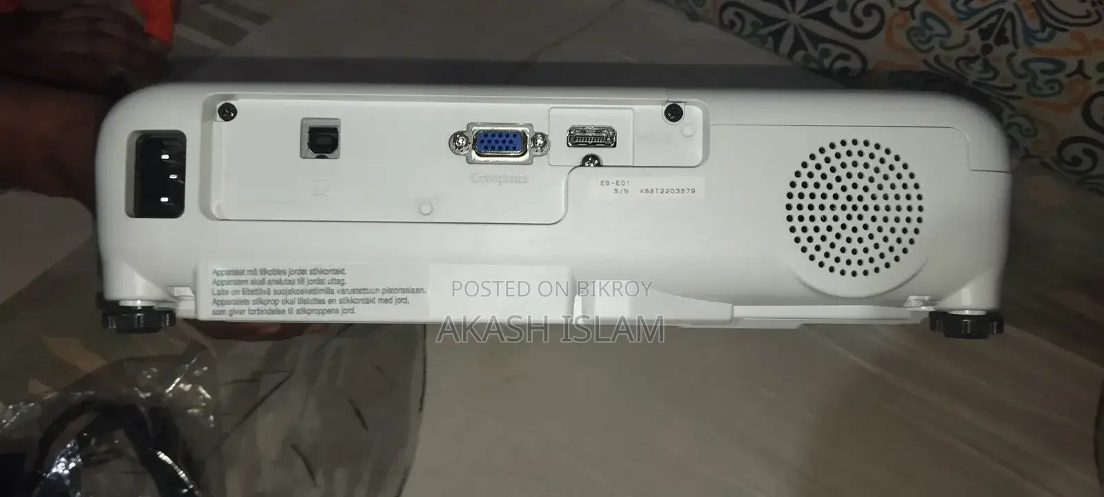Epson EB-E01 3LCD XGA 3300 Lumens Projector