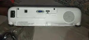 Epson EB-E01 3LCD XGA 3300 Lumens Projector
