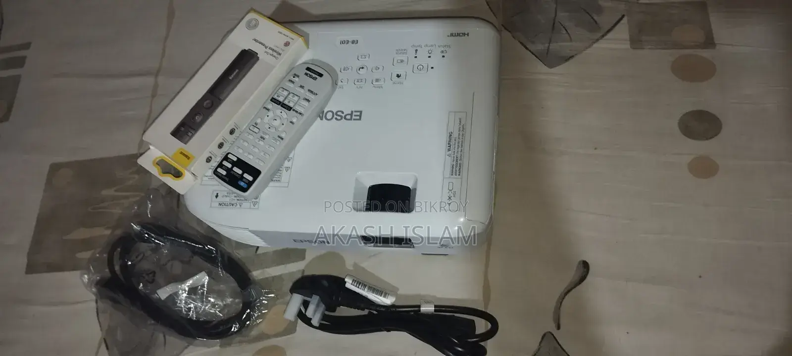 Epson EB-E01 3LCD XGA 3300 Lumens Projector