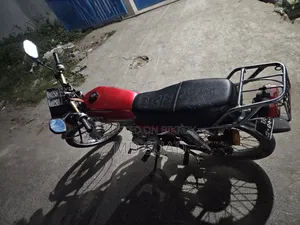 মোটরসাইকেল ২০০৯ লাল