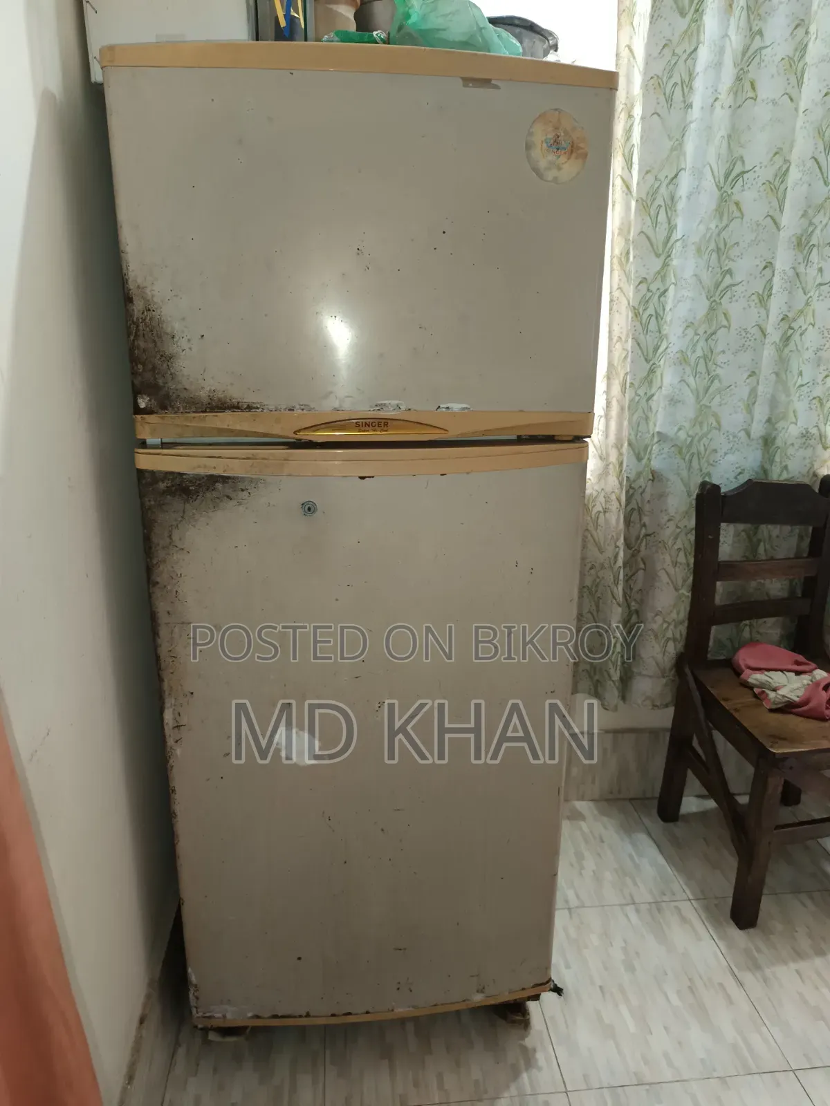 একটি সিংঙ্গার কম্পানির ফ্রিজ বিক্রি হবে