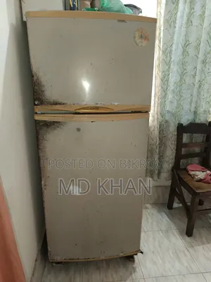 একটি সিংঙ্গার কম্পানির ফ্রিজ বিক্রি হবে
