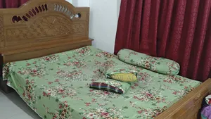 ২ জনের বিছানা এবং ড্রেসিং টেবিল