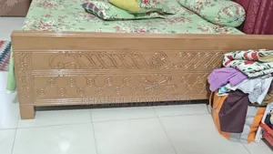 ২ জনের বিছানা এবং ড্রেসিং টেবিল