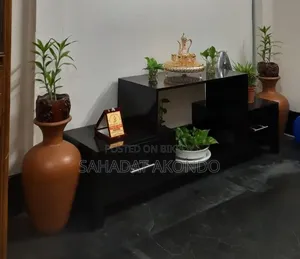 Tea Table 2/5 feet brand new