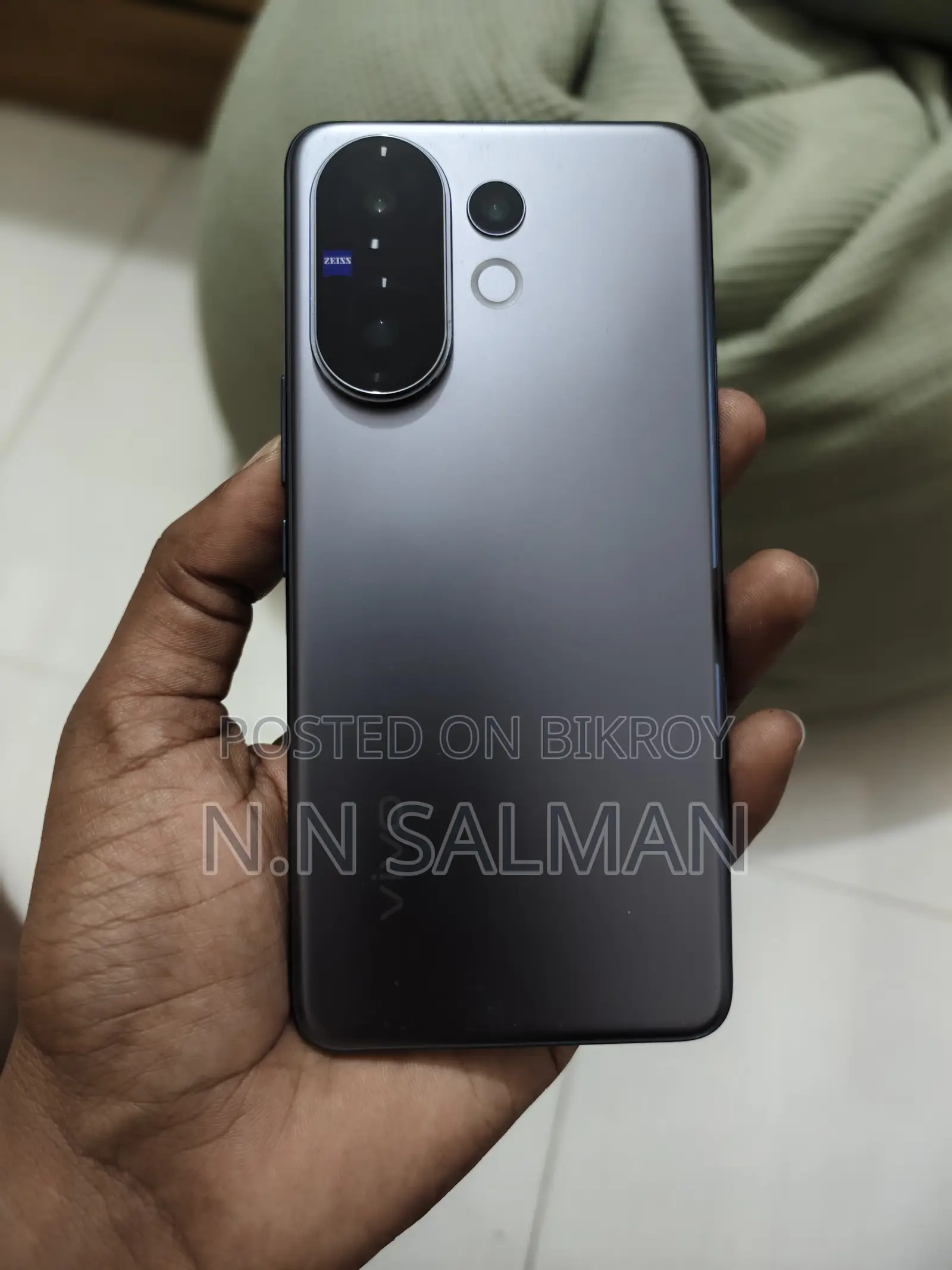Vivo V60 ২৫৬ জিবি ধূসর