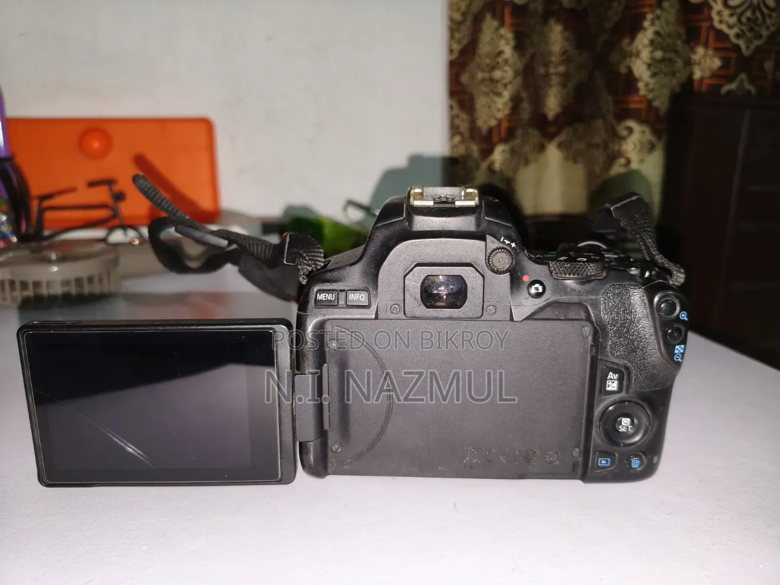 Canon 250d Dslr Camera With Original Battery, Charger And Sd Card