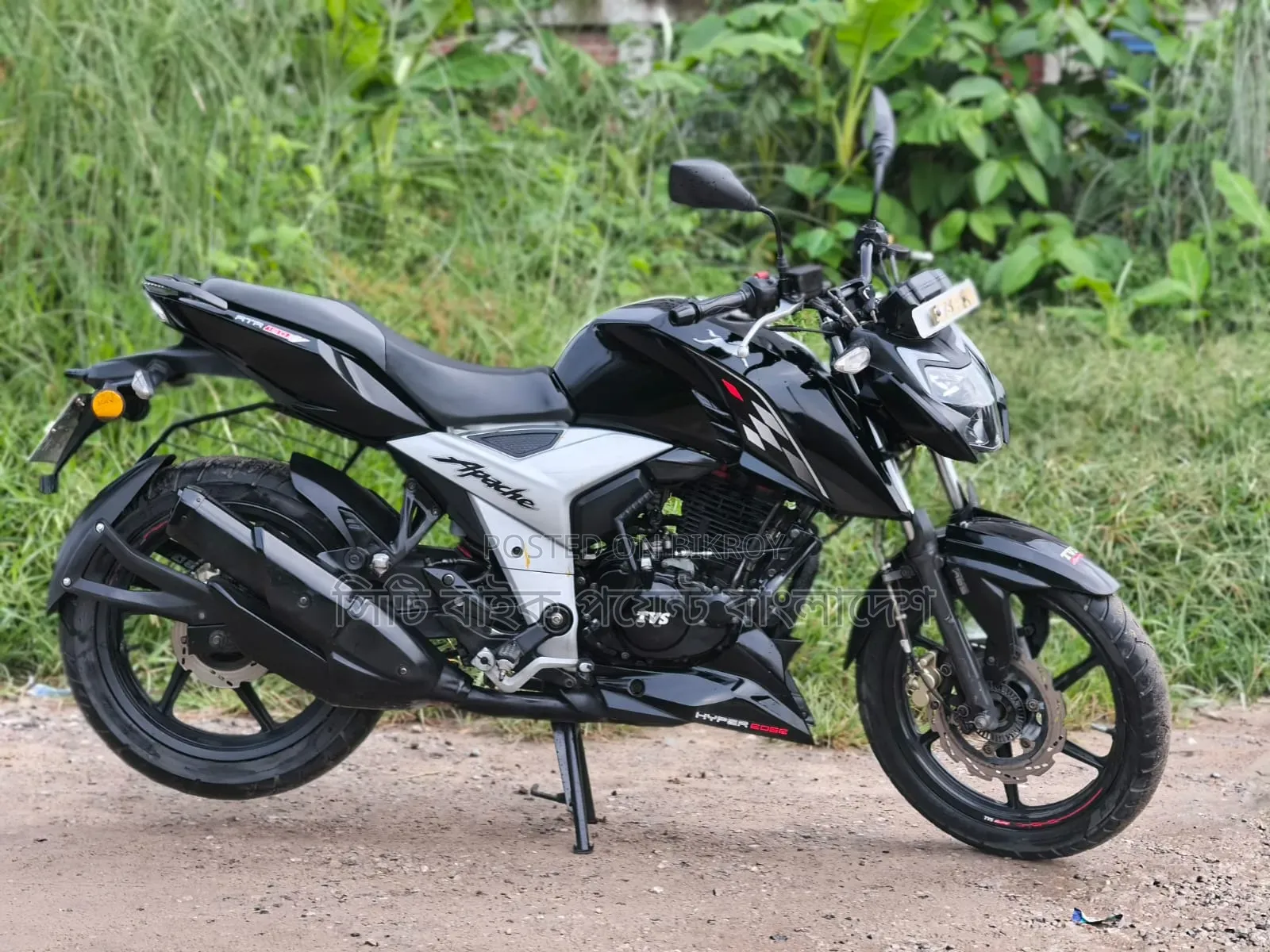 New TVS Apache RTR 160 2v Refresh X-Connect 2021 Black