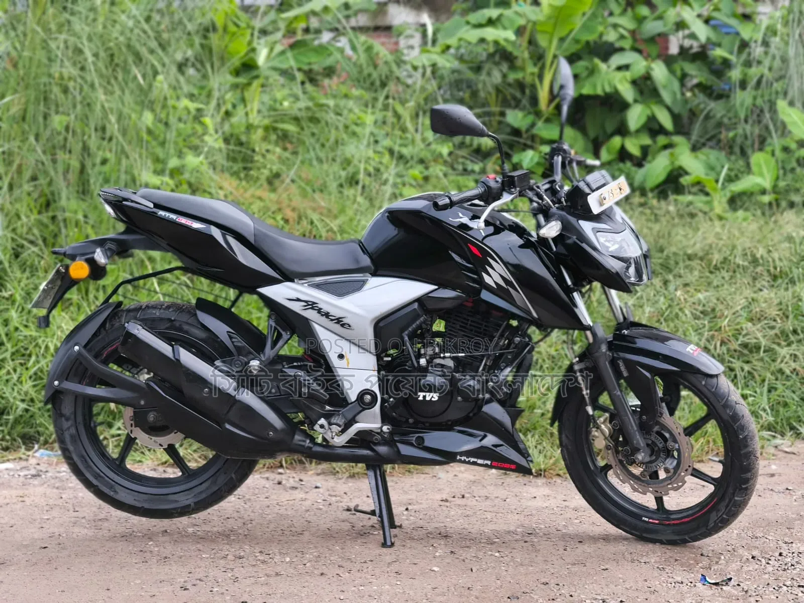 New TVS Apache RTR 160 2v Refresh X-Connect 2021 Black