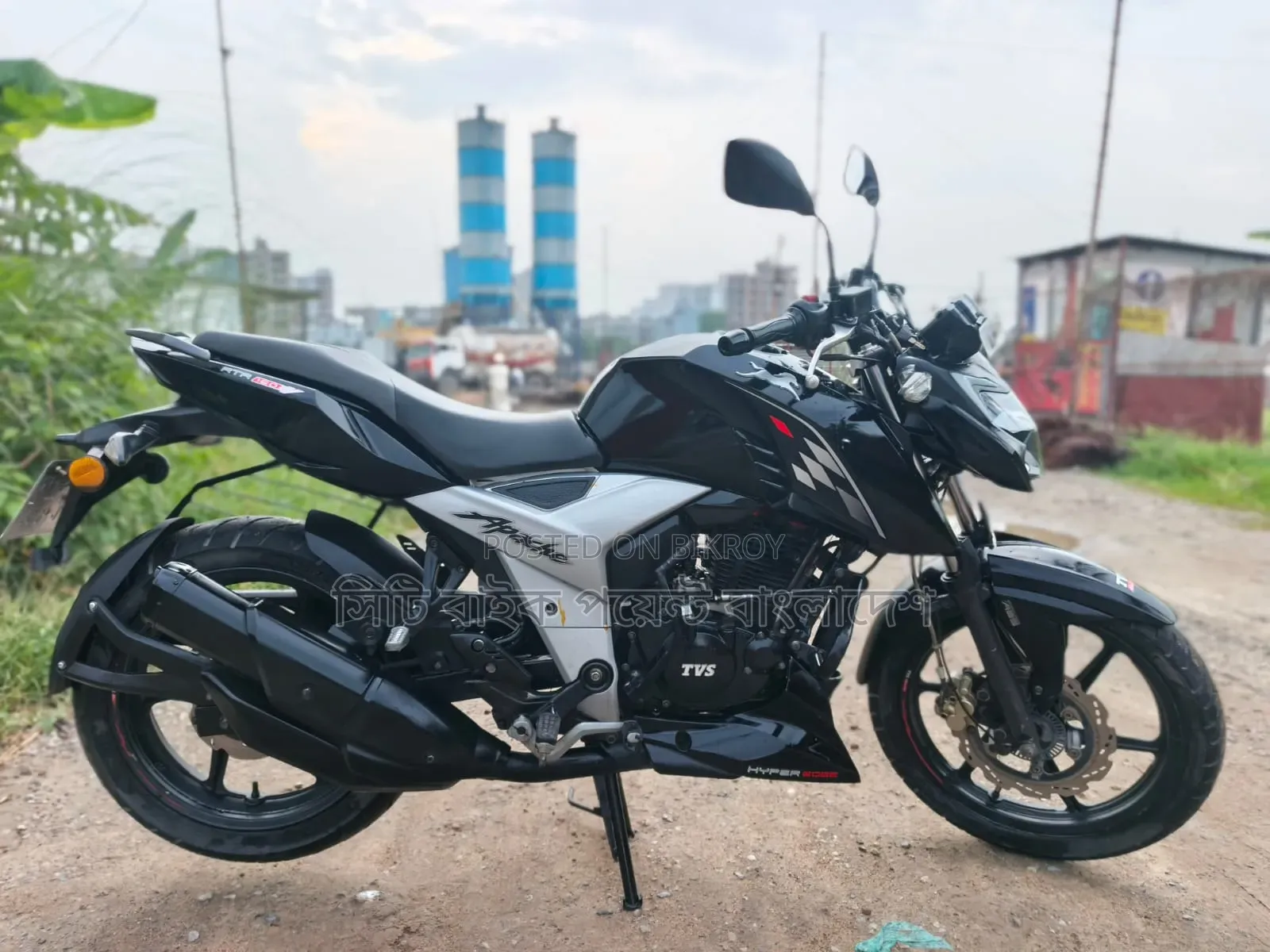 New TVS Apache RTR 160 2v Refresh X-Connect 2021 Black