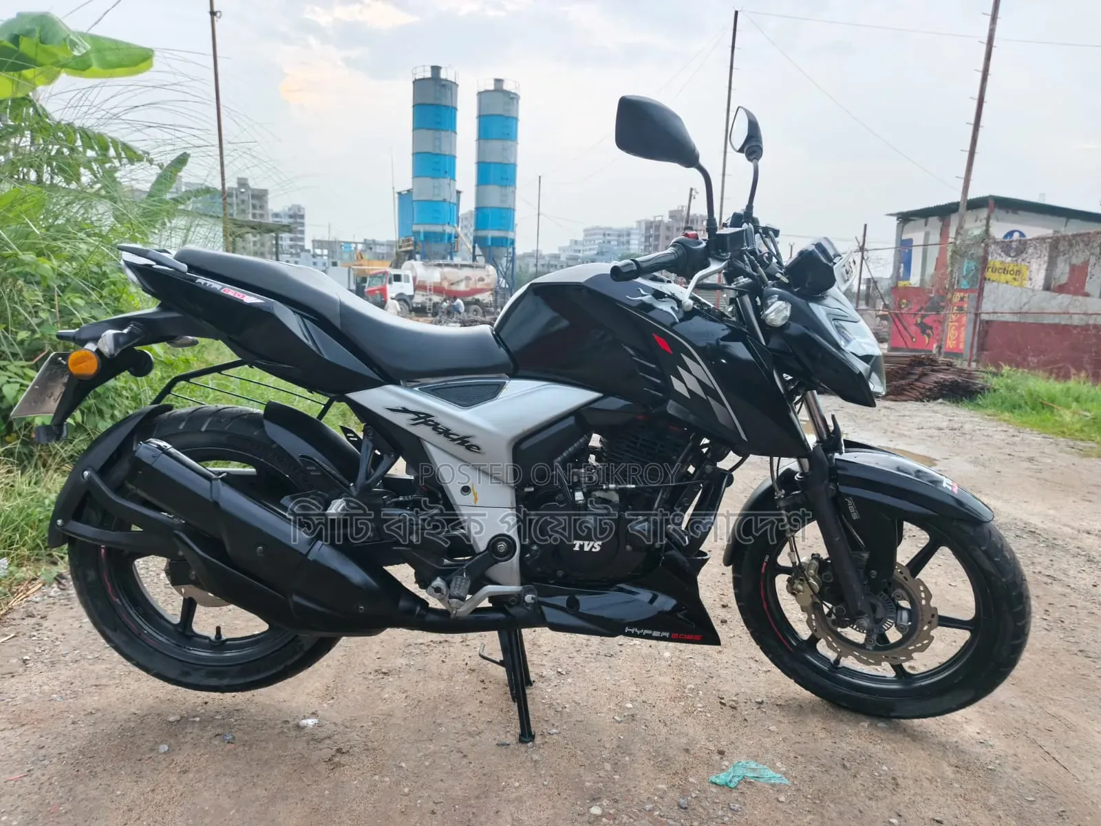 New TVS Apache RTR 160 2v Refresh X-Connect 2021 Black